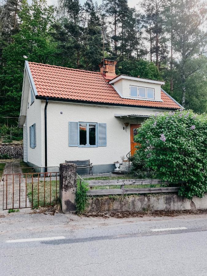 Charming House With Wood Stove Near Lake Virserum エクステリア 写真