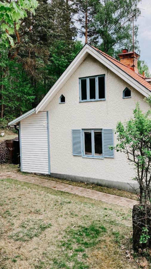 Charming House With Wood Stove Near Lake Virserum エクステリア 写真