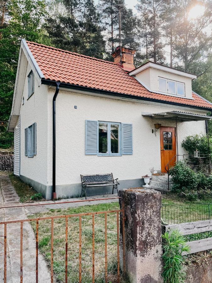Charming House With Wood Stove Near Lake Virserum エクステリア 写真