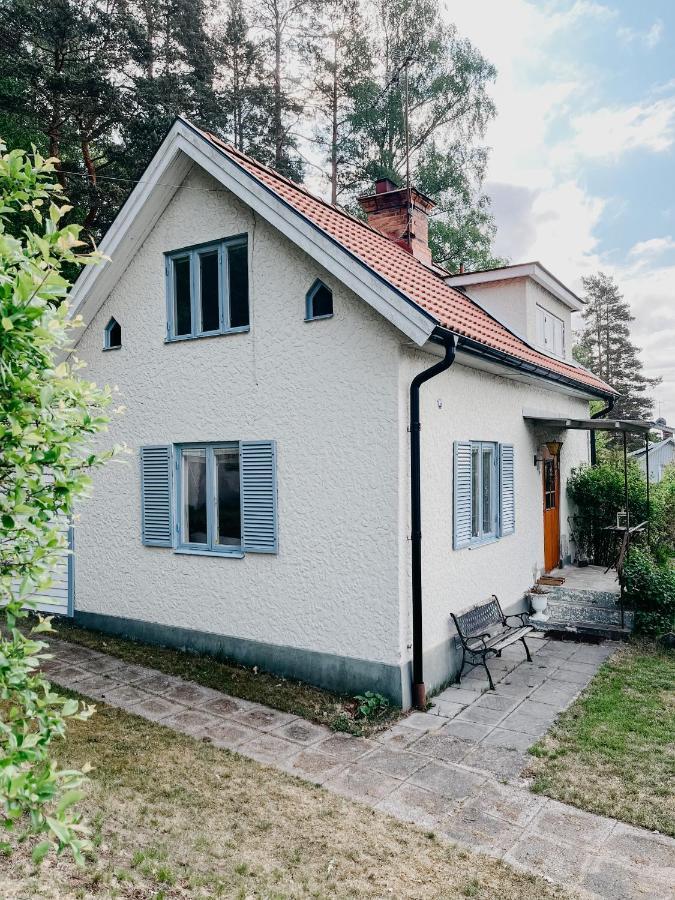 Charming House With Wood Stove Near Lake Virserum エクステリア 写真