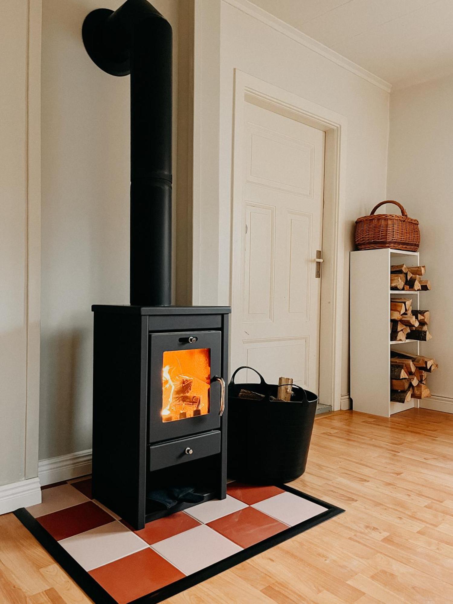 Charming House With Wood Stove Near Lake Virserum エクステリア 写真