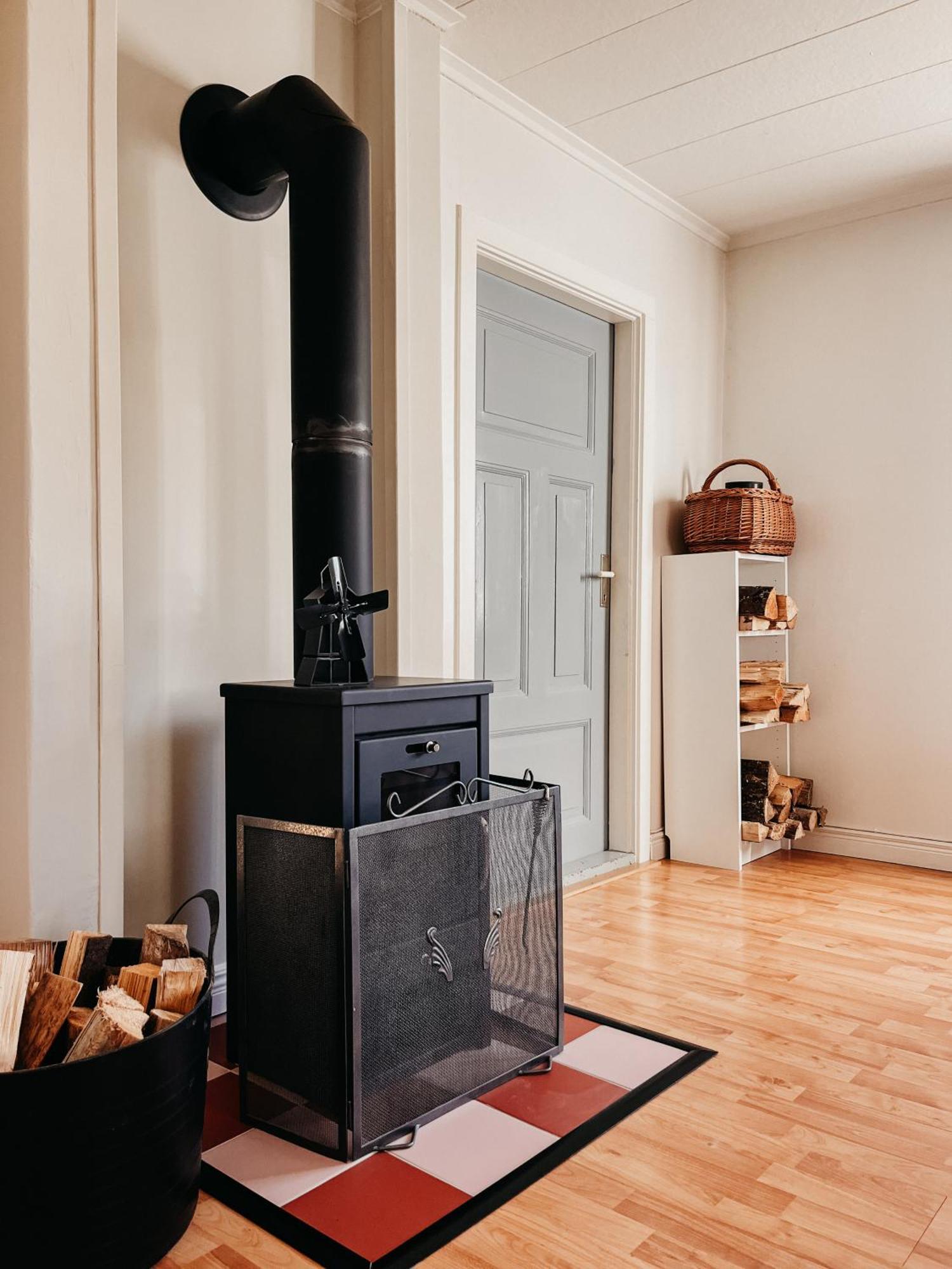 Charming House With Wood Stove Near Lake Virserum エクステリア 写真